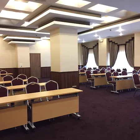 酒店 Golden Tulip 4*