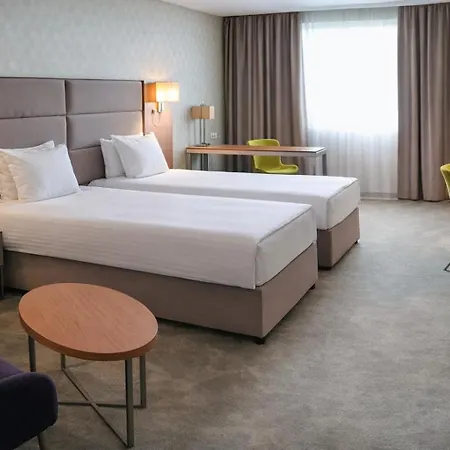 酒店 Golden Tulip 4*