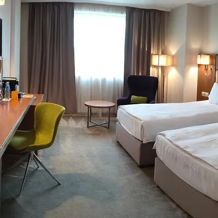 酒店 Golden Tulip 4*