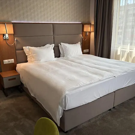 酒店 Golden Tulip 瓦爾納