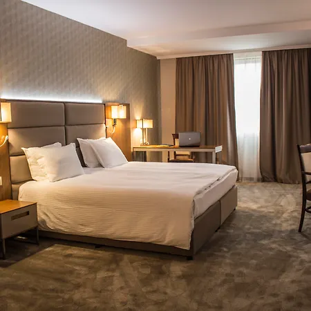 מלון Golden Tulip