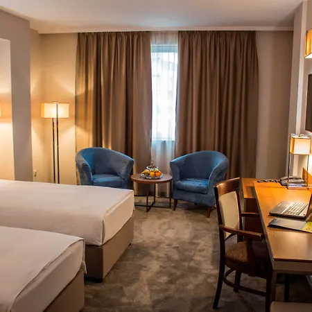 Golden Tulip 4* וארנה