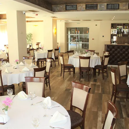 מלון Golden Tulip 4*