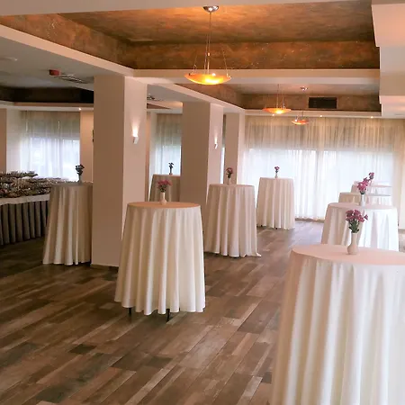 מלון Golden Tulip וארנה