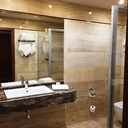 Hotel Golden Tulip 4*