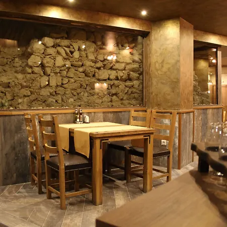 Golden Tulip וארנה