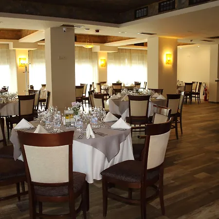 מלון Golden Tulip
