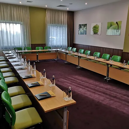 Golden Tulip Отель