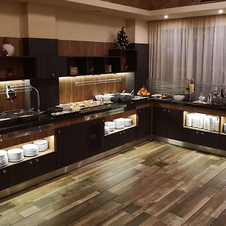 Golden Tulip Отель