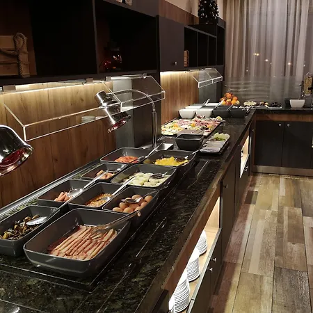 Golden Tulip Hotel Warna