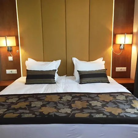 Отель Golden Tulip 4*