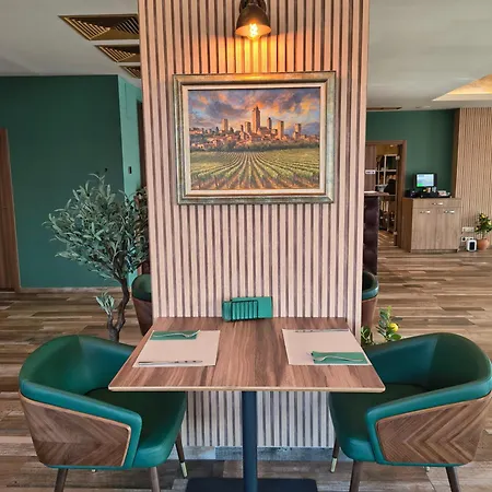 Отель Golden Tulip Варна