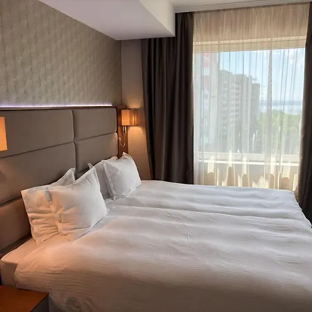 Golden Tulip 瓦爾納