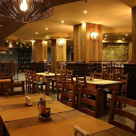 מלון Golden Tulip וארנה