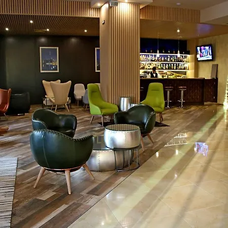 Golden Tulip Hotel Warna