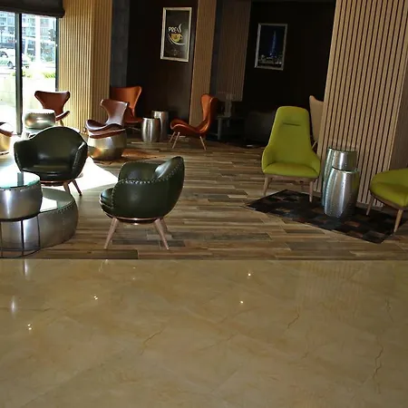 Golden Tulip מלון