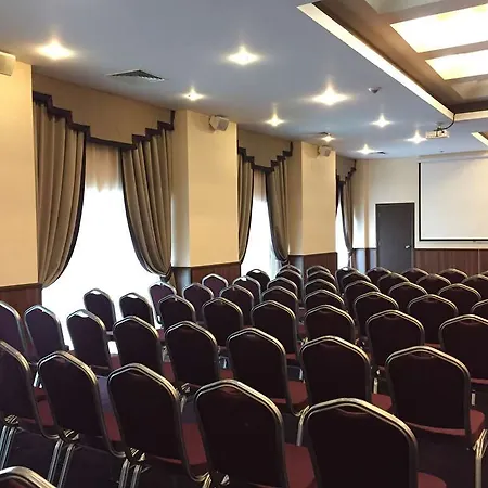 מלון Golden Tulip וארנה