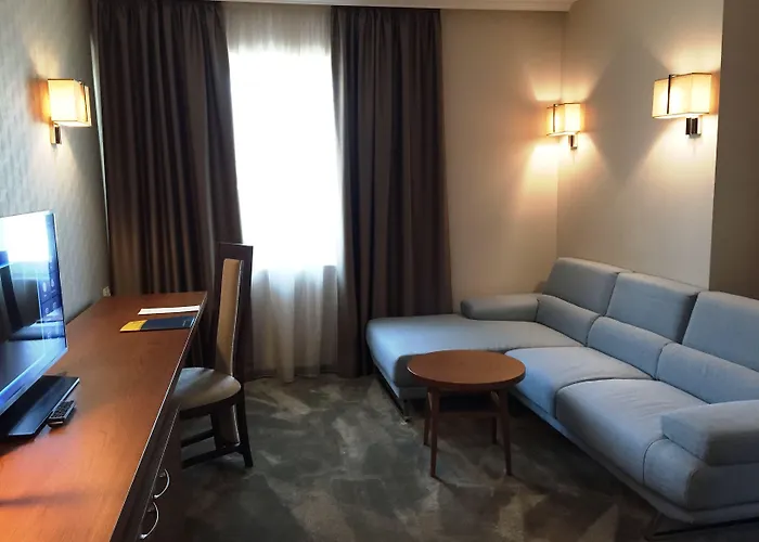 Golden Tulip Szálloda 4*